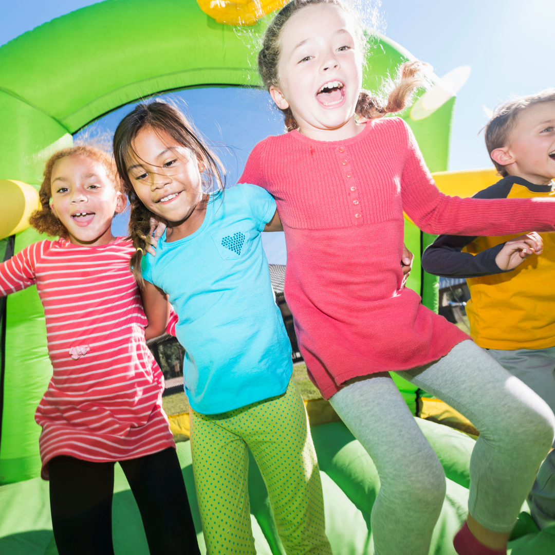 Springkussen Huren | Safari |  5,5 m x 5,0 m x 3,7 m | Geschikt Voor 12 Personen - Jump Express